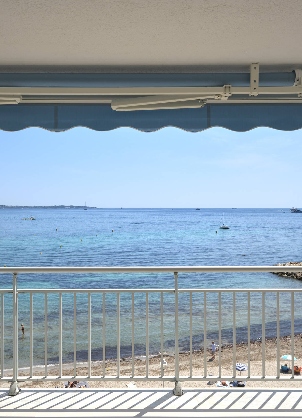 230526T-CLAUD-CN-25ReineAstrid-CV-2