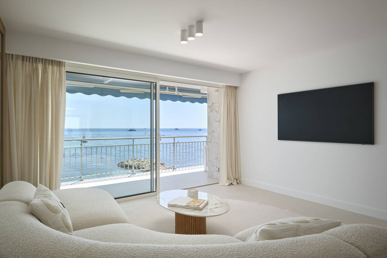 230526T-CLAUD-CN-25ReineAstrid-CV-6