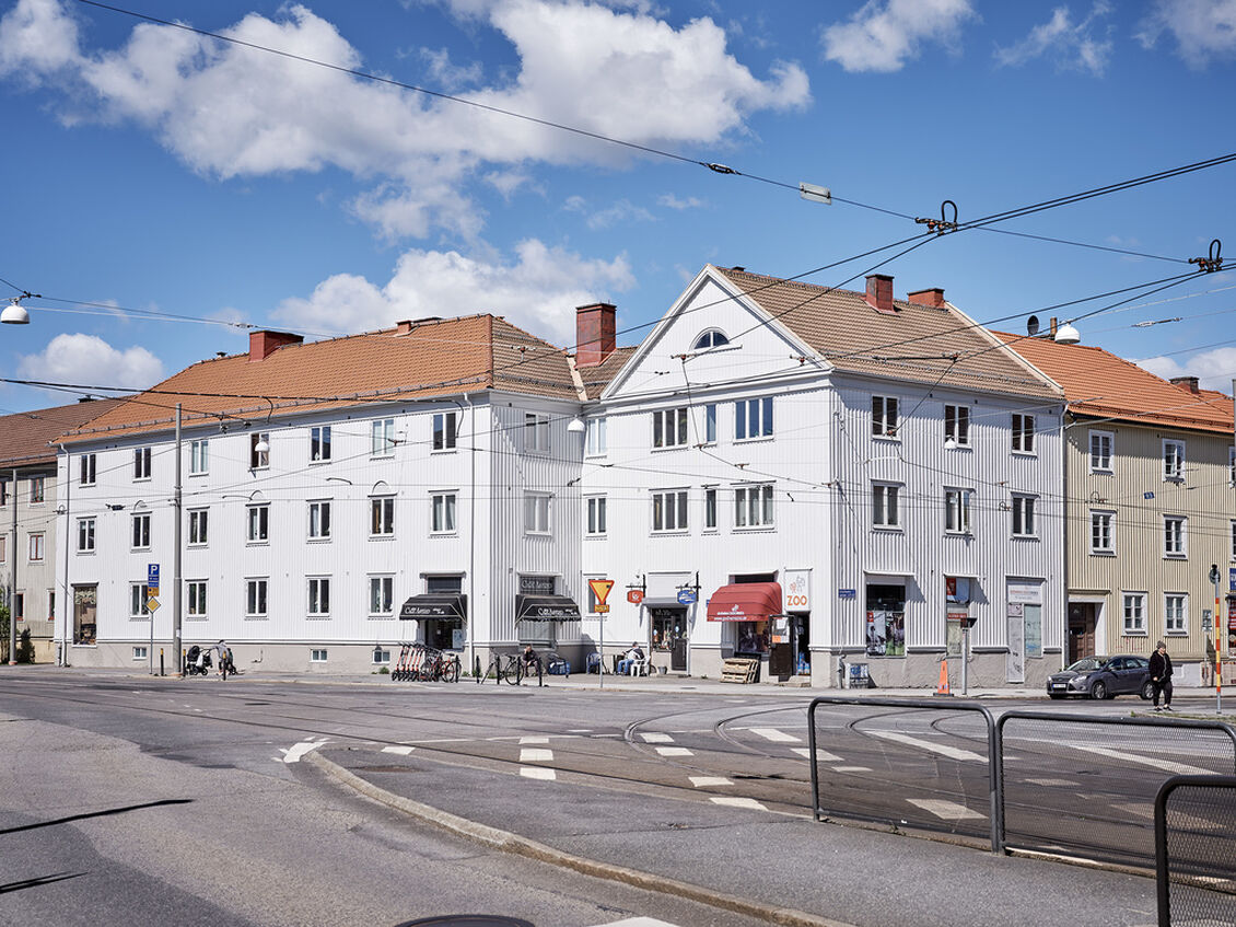Landshövdingehuset på Kungsladugårdsgatan 22 uppfördes 1931 i tjugotalsklassicistisk stil.